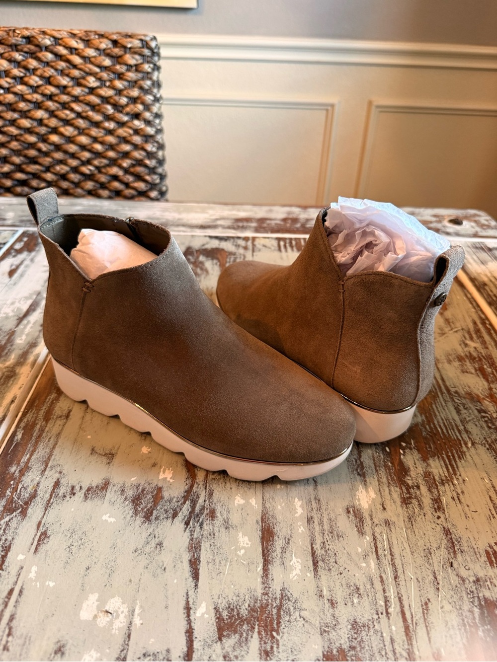 Women’s size 7.5 Alex Marie Olive booties